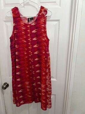 New Directions Sleeveless Red and Pink Patterned Dress